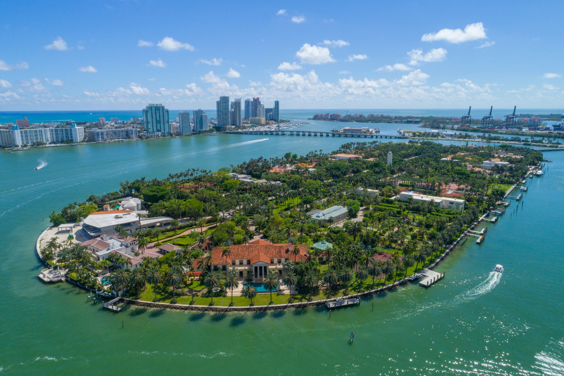 Miami Metro vs. New York Metro: How Luxury Listings Compare in the U.S. Market Image